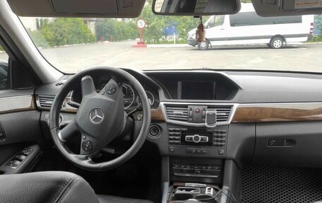 Mercedes-Benz E-Класс, 2013 год, 1 170 000 рублей, 10 фотография