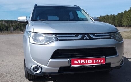 Mitsubishi Outlander III рестайлинг 3, 2013 год, 1 400 000 рублей, 1 фотография