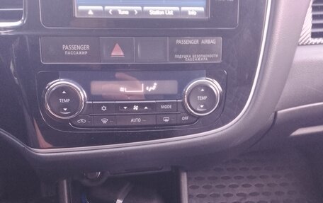 Mitsubishi Outlander III рестайлинг 3, 2013 год, 1 400 000 рублей, 7 фотография