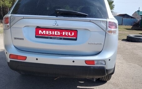 Mitsubishi Outlander III рестайлинг 3, 2013 год, 1 400 000 рублей, 2 фотография