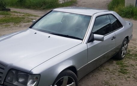 Mercedes-Benz E-Класс, 1993 год, 490 000 рублей, 1 фотография