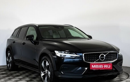Volvo V60 Cross Country II, 2019 год, 3 549 000 рублей, 3 фотография