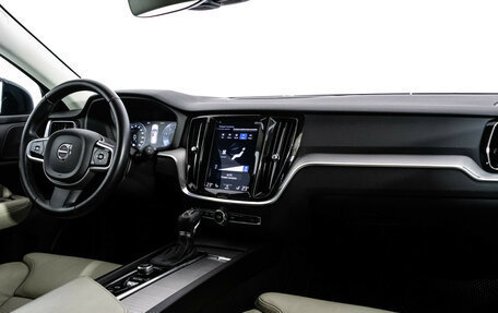 Volvo V60 Cross Country II, 2019 год, 3 549 000 рублей, 9 фотография