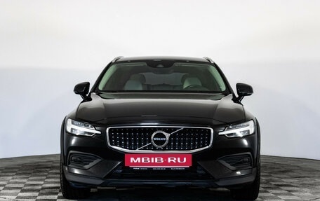 Volvo V60 Cross Country II, 2019 год, 3 549 000 рублей, 2 фотография
