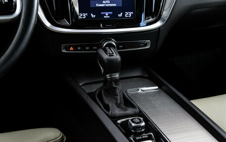 Volvo V60 Cross Country II, 2019 год, 3 549 000 рублей, 14 фотография