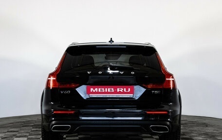 Volvo V60 Cross Country II, 2019 год, 3 549 000 рублей, 6 фотография
