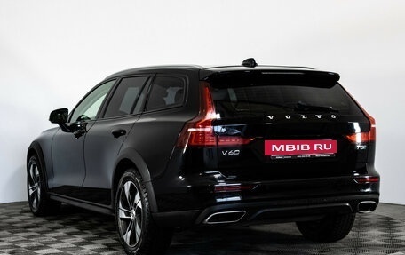 Volvo V60 Cross Country II, 2019 год, 3 549 000 рублей, 7 фотография