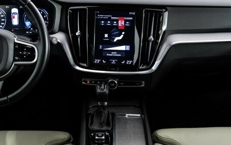 Volvo V60 Cross Country II, 2019 год, 3 549 000 рублей, 13 фотография