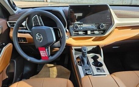 Toyota Highlander, 2025 год, 6 490 000 рублей, 12 фотография