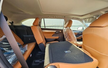 Toyota Highlander, 2025 год, 6 490 000 рублей, 21 фотография