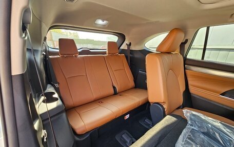 Toyota Highlander, 2025 год, 6 490 000 рублей, 24 фотография