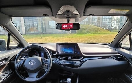 Toyota C-HR I рестайлинг, 2018 год, 2 150 000 рублей, 10 фотография
