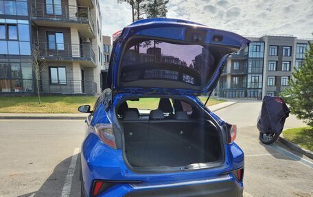 Toyota C-HR I рестайлинг, 2018 год, 2 150 000 рублей, 13 фотография