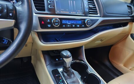 Toyota Highlander III, 2015 год, 2 650 000 рублей, 16 фотография