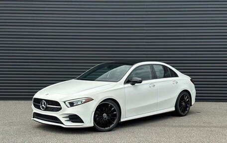 Mercedes-Benz A-Класс, 2022 год, 3 230 000 рублей, 2 фотография