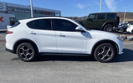 Alfa Romeo Stelvio, 2022 год, 3 190 000 рублей, 5 фотография
