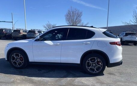 Alfa Romeo Stelvio, 2022 год, 3 190 000 рублей, 4 фотография
