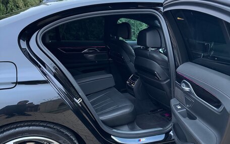 BMW 7 серия, 2018 год, 4 900 000 рублей, 9 фотография