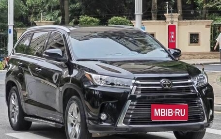 Toyota Highlander III, 2021 год, 3 008 000 рублей, 1 фотография