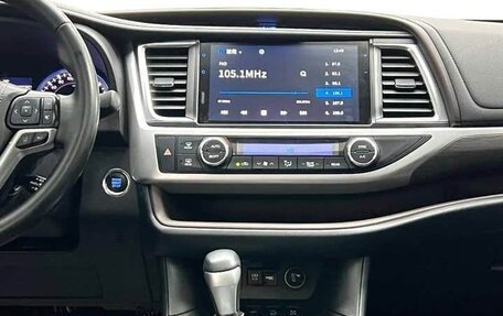 Toyota Highlander III, 2021 год, 3 008 000 рублей, 9 фотография