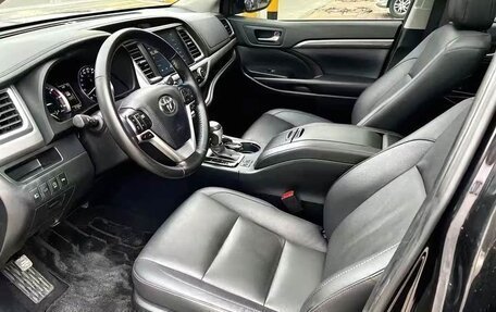 Toyota Highlander III, 2021 год, 3 008 000 рублей, 7 фотография