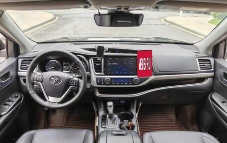 Toyota Highlander III, 2021 год, 3 008 000 рублей, 8 фотография