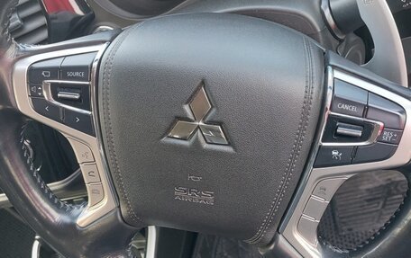 Mitsubishi Outlander III рестайлинг 3, 2015 год, 1 950 000 рублей, 9 фотография