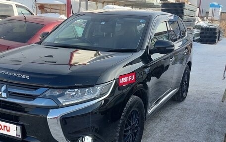 Mitsubishi Outlander III рестайлинг 3, 2015 год, 1 950 000 рублей, 24 фотография