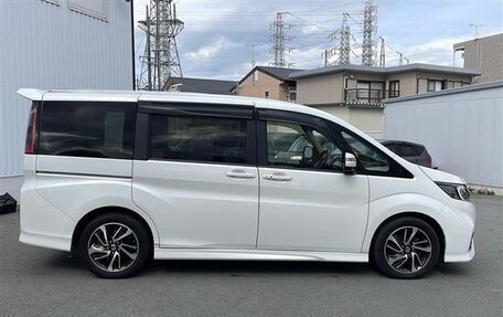 Honda Stepwgn IV, 2021 год, 1 620 000 рублей, 3 фотография