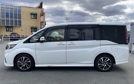 Honda Stepwgn IV, 2021 год, 1 620 000 рублей, 4 фотография