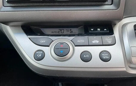 Honda Stream II, 2012 год, 950 000 рублей, 9 фотография