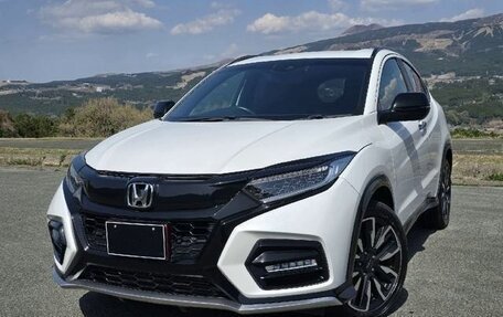 Honda Vezel, 2021 год, 1 370 000 рублей, 3 фотография