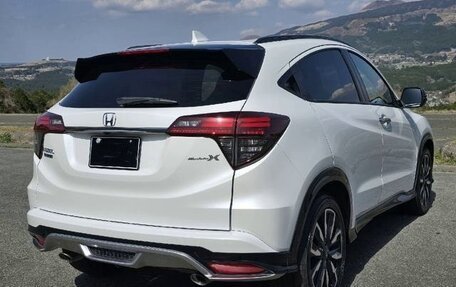 Honda Vezel, 2021 год, 1 370 000 рублей, 6 фотография