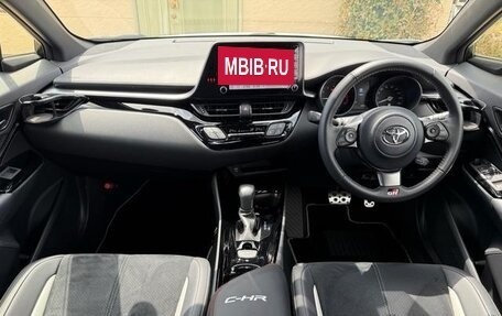 Toyota C-HR I рестайлинг, 2021 год, 1 550 000 рублей, 10 фотография