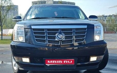Cadillac Escalade III, 2011 год, 1 800 000 рублей, 1 фотография