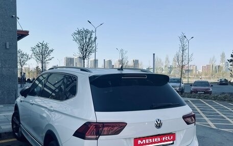 Volkswagen Tiguan II, 2019 год, 3 050 000 рублей, 2 фотография