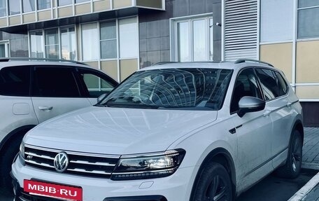 Volkswagen Tiguan II, 2019 год, 3 050 000 рублей, 5 фотография