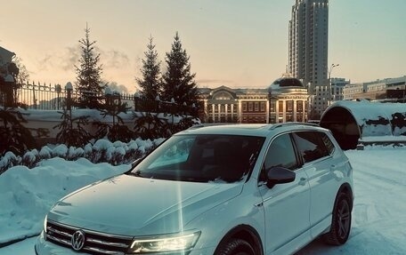 Volkswagen Tiguan II, 2019 год, 3 050 000 рублей, 12 фотография