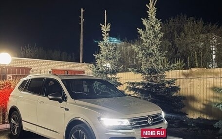 Volkswagen Tiguan II, 2019 год, 3 050 000 рублей, 11 фотография