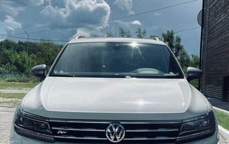 Volkswagen Tiguan II, 2019 год, 3 050 000 рублей, 22 фотография