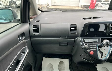 Toyota Wish II, 2003 год, 679 999 рублей, 17 фотография