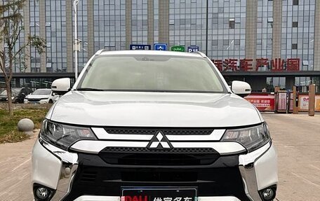 Mitsubishi Outlander III рестайлинг 3, 2022 год, 3 450 999 рублей, 2 фотография