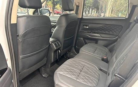 Mitsubishi Outlander III рестайлинг 3, 2022 год, 3 450 999 рублей, 13 фотография