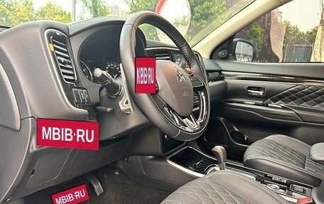 Mitsubishi Outlander III рестайлинг 3, 2022 год, 3 450 999 рублей, 9 фотография