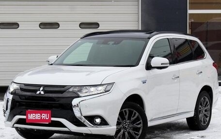 Mitsubishi Outlander III рестайлинг 3, 2021 год, 1 990 111 рублей, 2 фотография