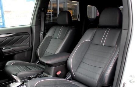 Mitsubishi Outlander III рестайлинг 3, 2021 год, 1 990 111 рублей, 17 фотография