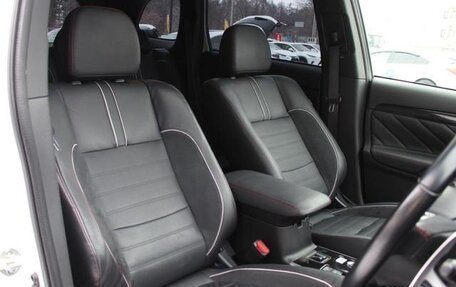 Mitsubishi Outlander III рестайлинг 3, 2021 год, 1 990 111 рублей, 27 фотография