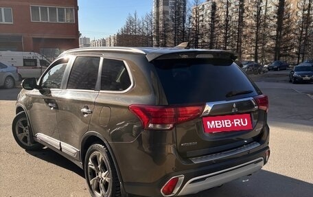 Mitsubishi Outlander III рестайлинг 3, 2019 год, 2 600 000 рублей, 5 фотография
