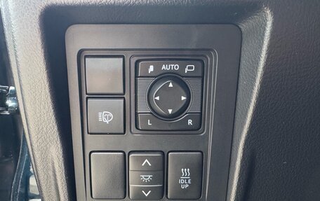 Toyota Land Cruiser Prado 150 рестайлинг 2, 2019 год, 4 299 000 рублей, 14 фотография
