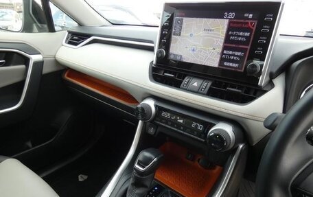 Toyota RAV4, 2021 год, 2 964 000 рублей, 31 фотография